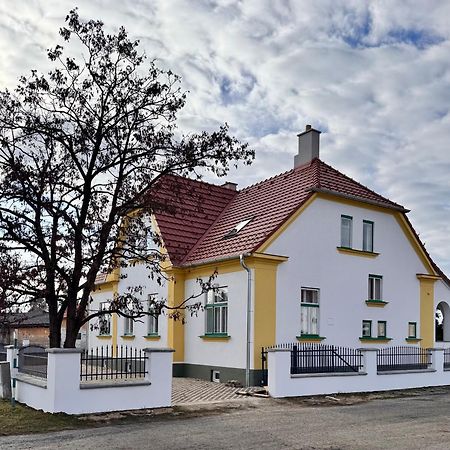 Ubytovani U Holoubka Villa Pasohlavky Luaran gambar